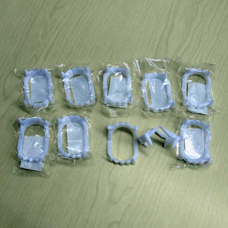 8x Vampirzähne Draculagebiss Plastikzähne Fasching Karneval Halloween Kinder